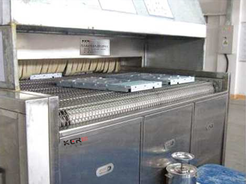 全自動通過式噴淋電池鋁殼清洗機(jī)使用特點